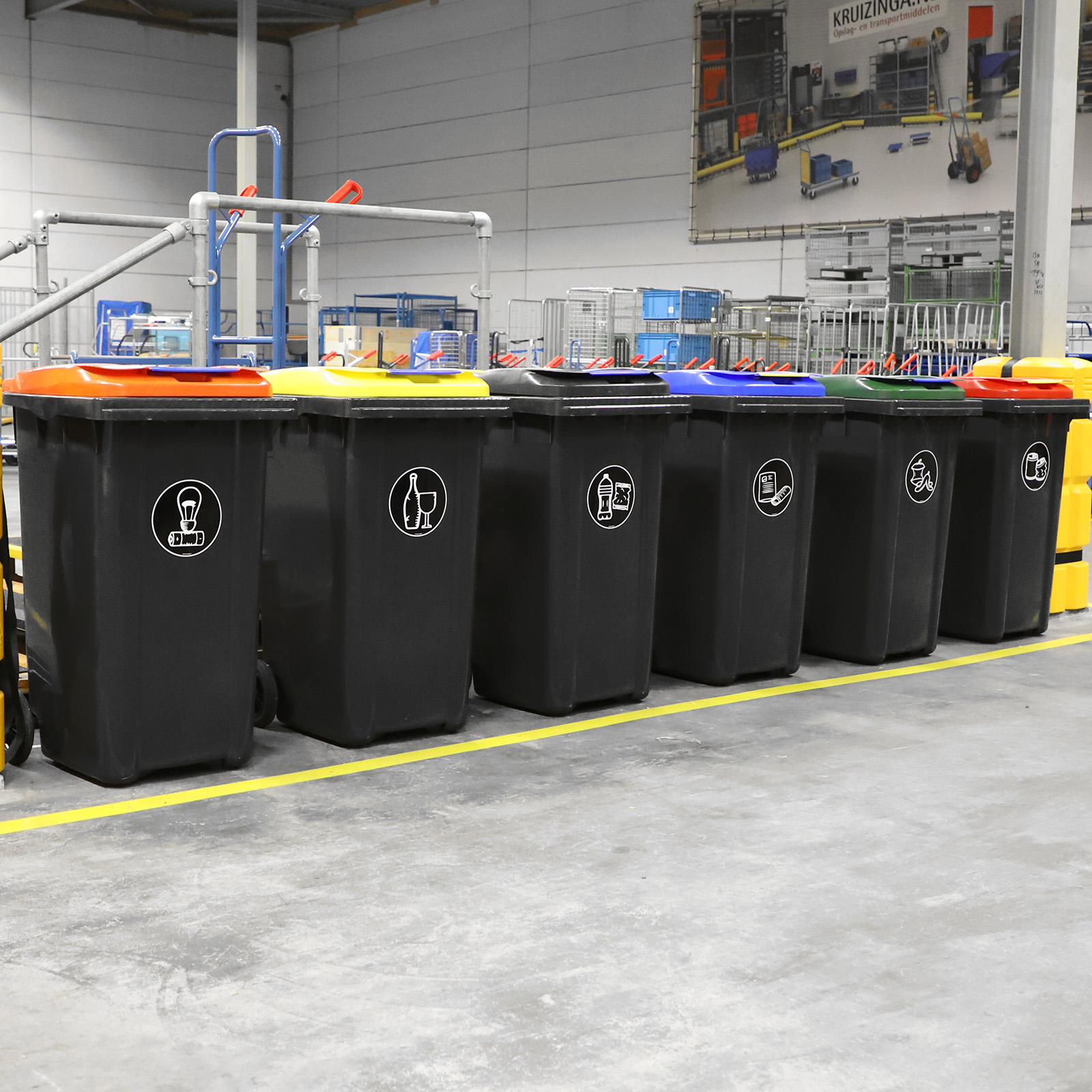 buiten afvalbakken voor recycling