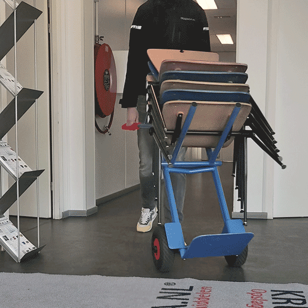 Stoelen steekwagen met stoelen